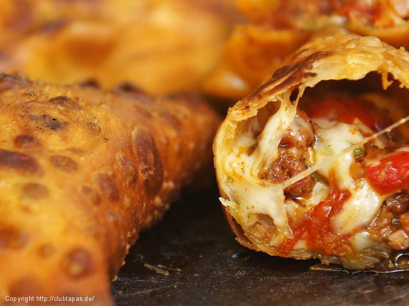 Blätterteig-Empanadas mit Chorizo und Manchego