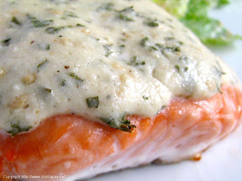 Lachsfilets mit Blauschimmelkäse Valdeón 