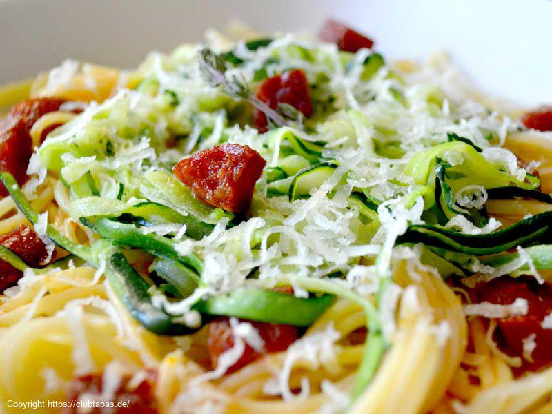 Spaghetti mit Zucchini, Manchego & Chorizo